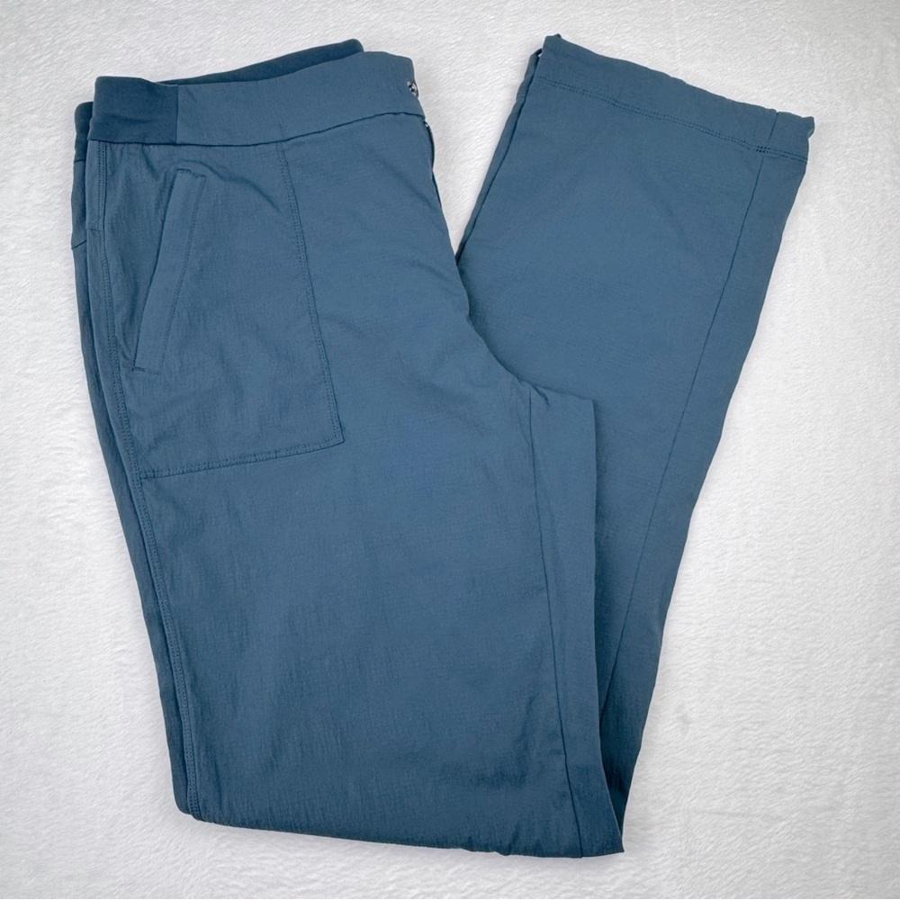 Athleta Women’s pants. Size 16T. Front and rear zipper pockets.